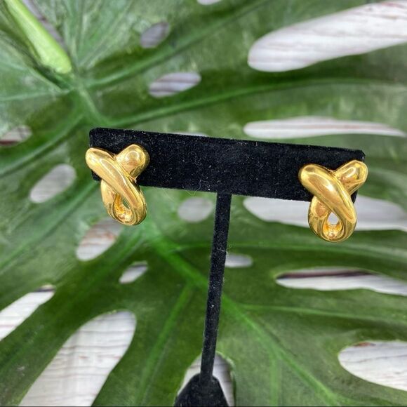 Avon Gold Tone Twist Earrings - Picture 1 of 6